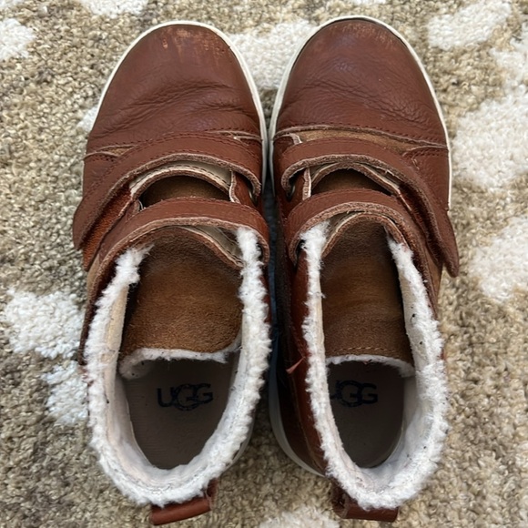 Boys UGG boots size 12 - Picture 4 of 9